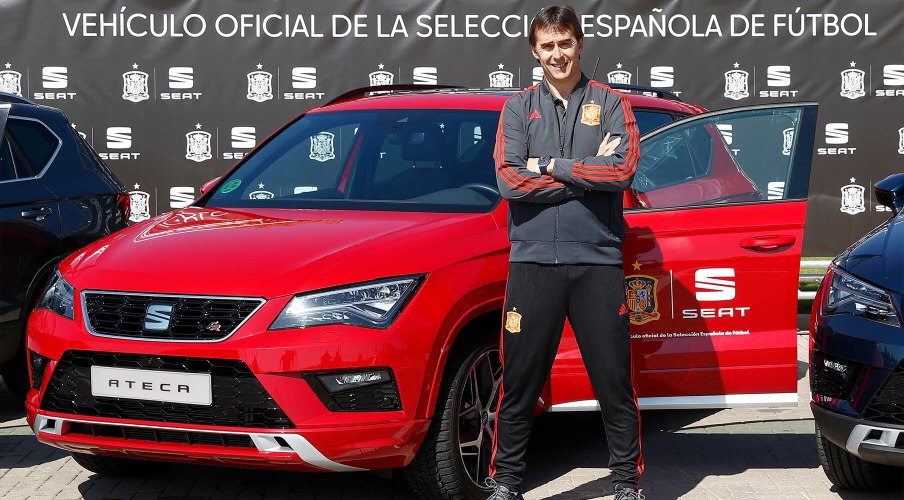 Lopetegui national Spanish team trainer posing with a SEAT Ateca 