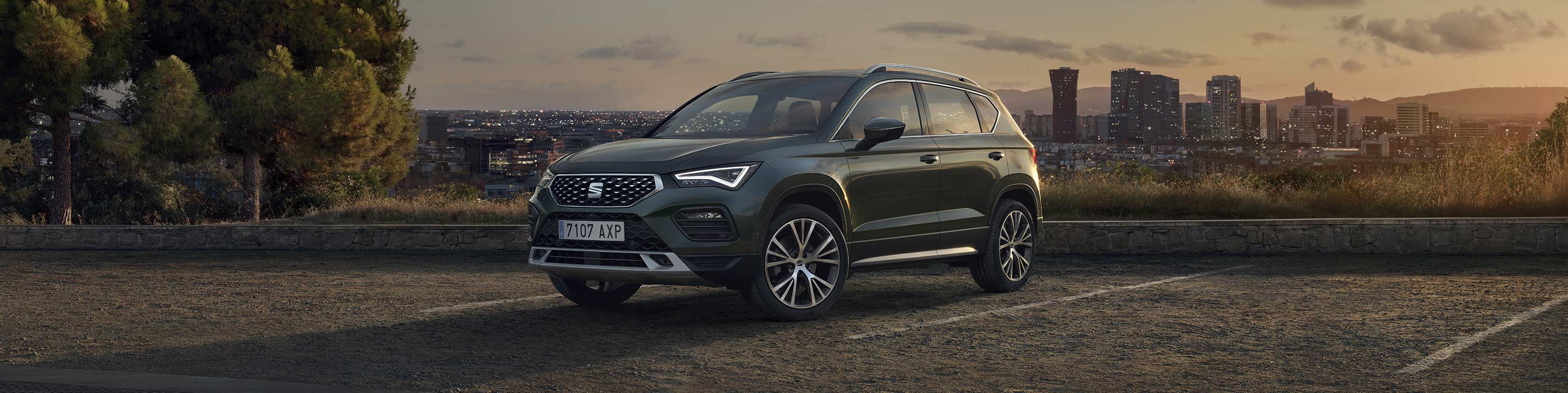 SEAT Ateca suv front side view