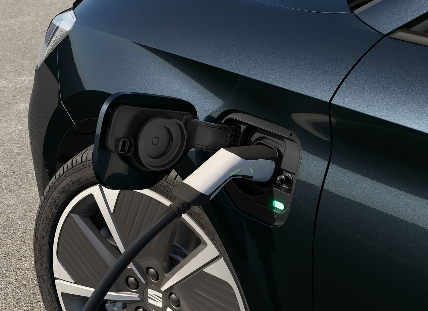 Σημείο φόρτισης του νέου SEAT Leon Sportstourer PHEV 
