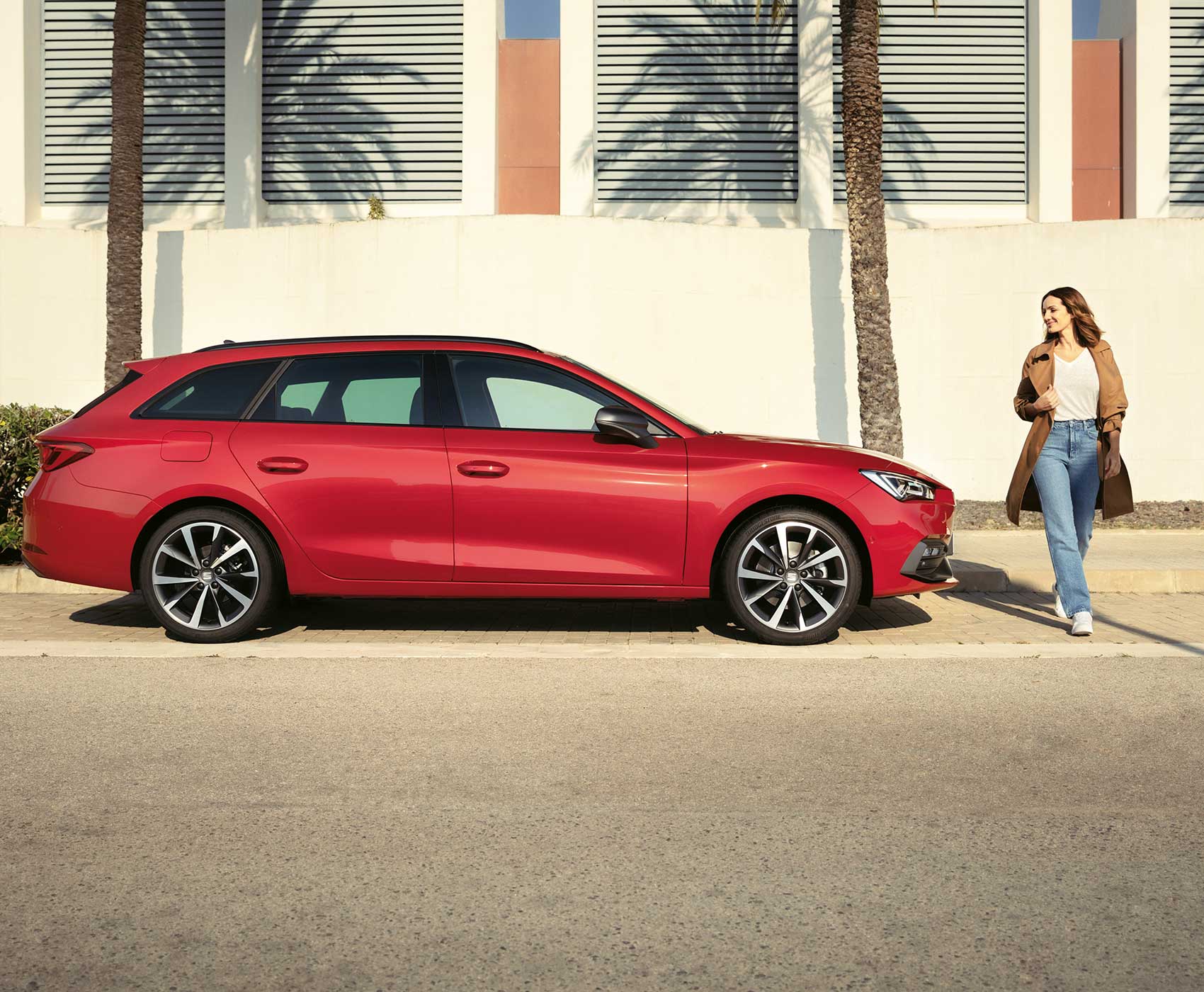 SEAT Leon Sportourer pure red colour with 18” performance machine alloy wheels