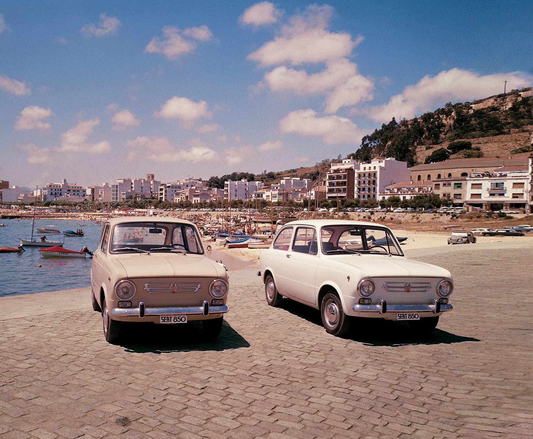 SEAT brand history 1960s exports - SEAT 850 cars on a beach header image