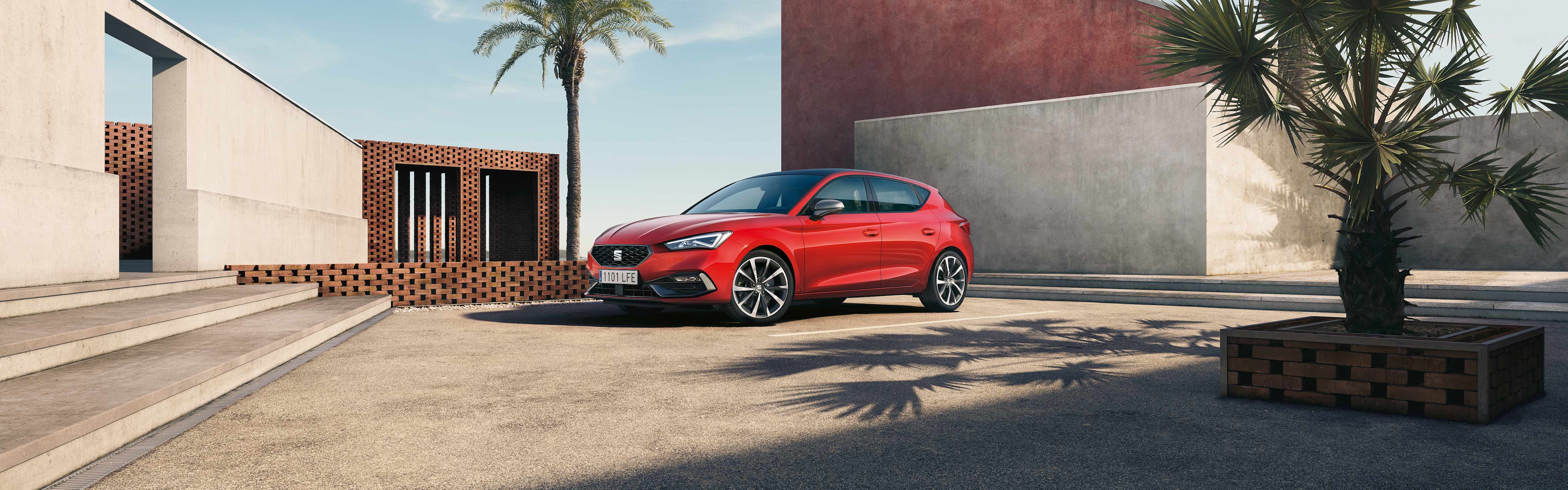 SEAT for business - Leon sports car front view desire red