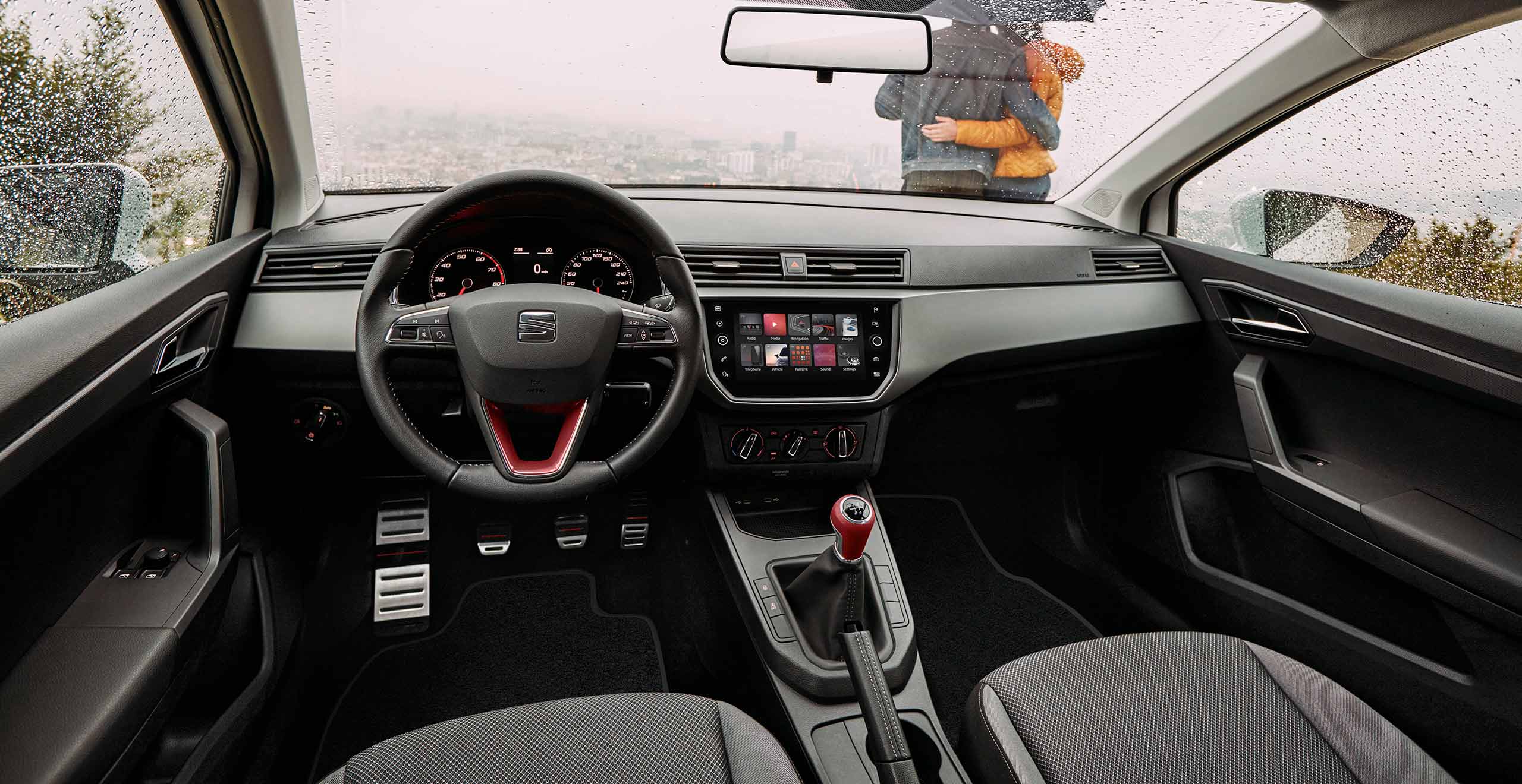 SEAT new car services and maintenance – interior view of a SEAT front driver and passenger seat