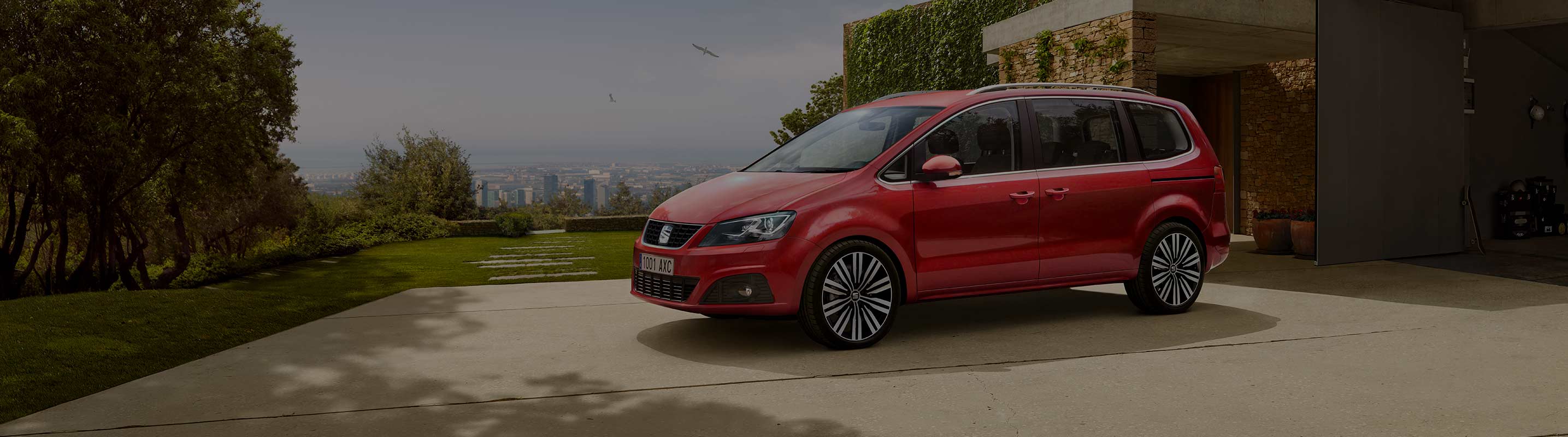 SEAT Family cars – SEAT Alhambra 7 seater MPV for family – Man opening the boot hands free technology SEAT Family cars – SEAT Alhambra 7 seater MPV for family – Man opening the boot hands free technology