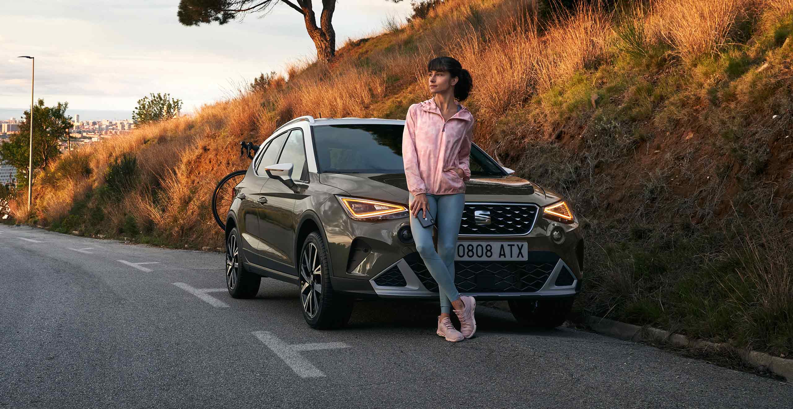 SEAT Arona dark camouflage colour with candy white roof