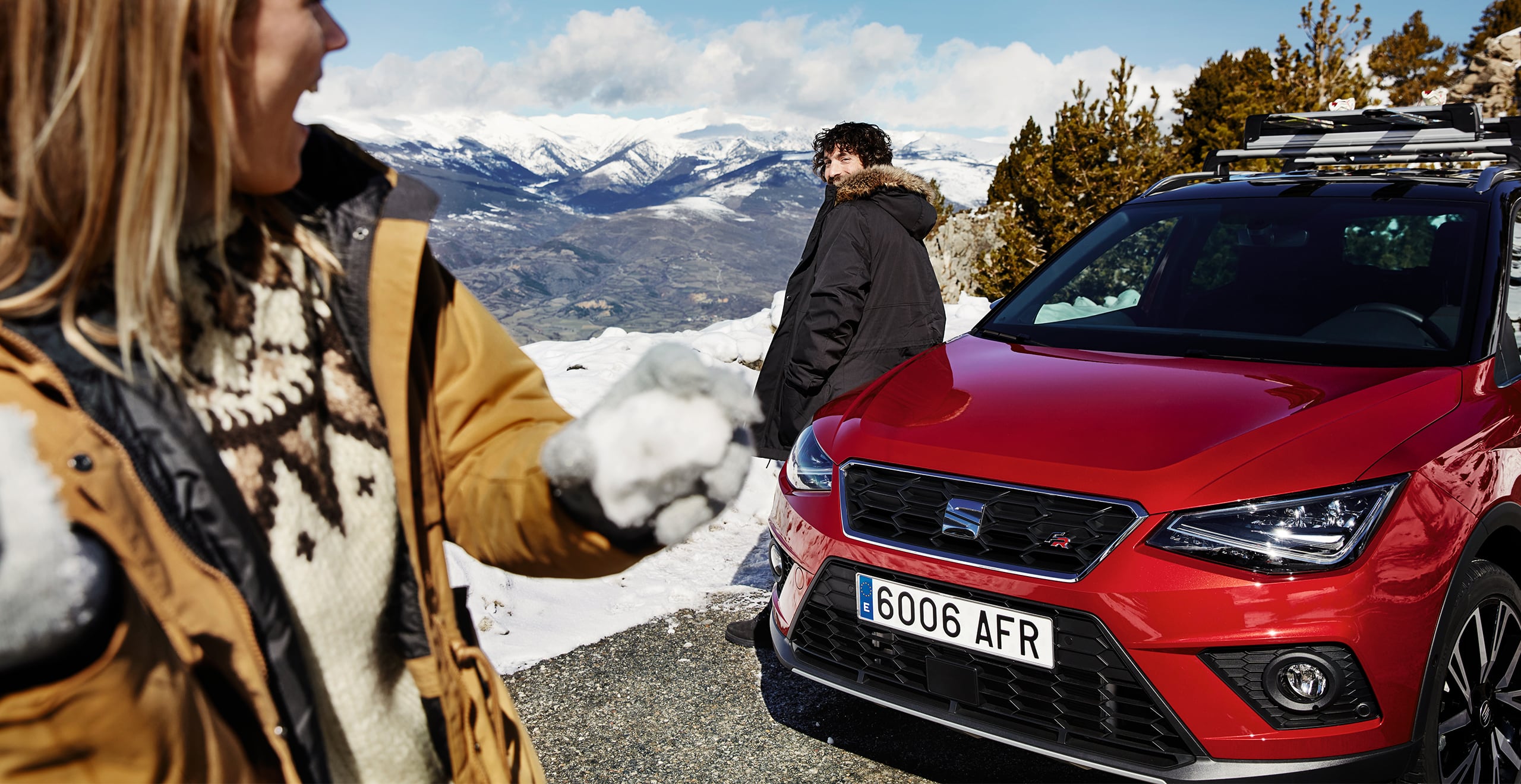 seat-arona frontal-view colour-desire-red.jpg